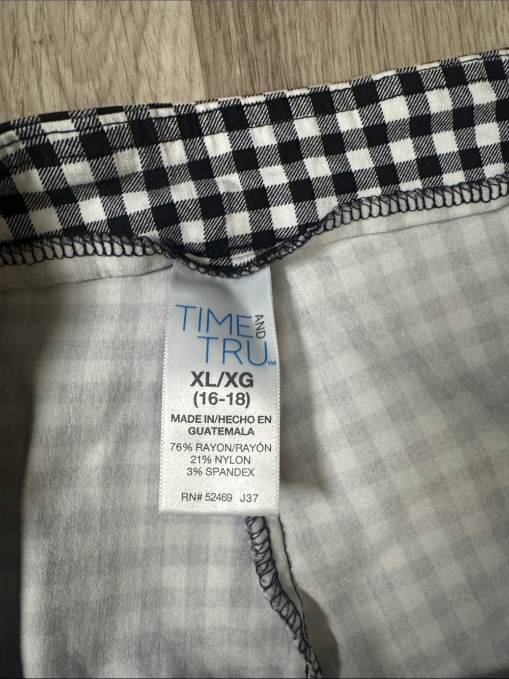 Time and Tru Bundle. Ladies BlackCapri Pants and Black-&-White Gingham Capri Set - Picture 3 of 9